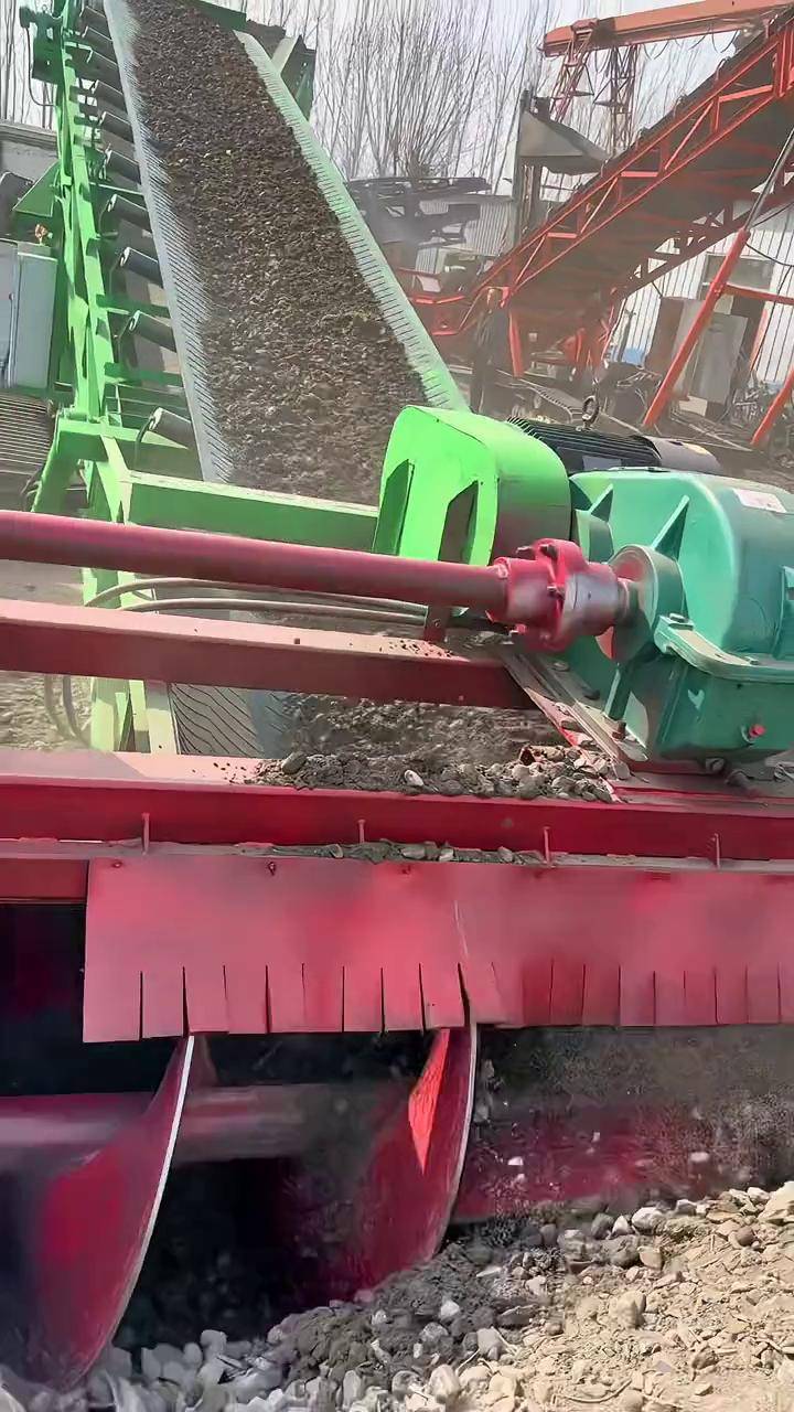 專業(yè)煤矸石取料機與扒渣機生產(chǎn)廠家 高效砂石料裝車與皮帶輸送解決方案